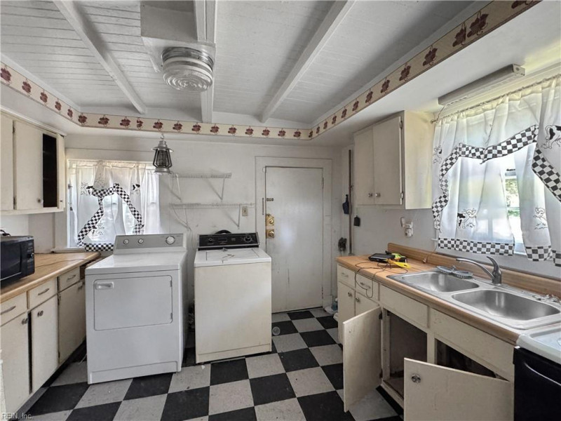 Photo 3 of 29 residential for sale in Hampton virginia
