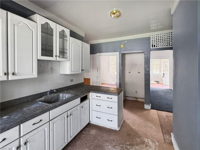 Photo 5 of 29 residential for sale in Hampton virginia