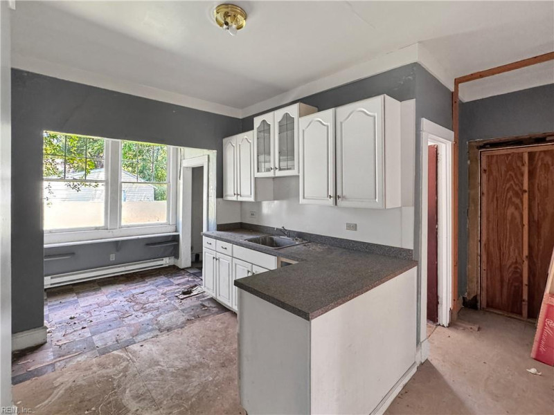Photo 6 of 29 residential for sale in Hampton virginia