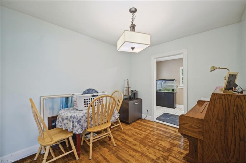 Photo 11 of 46 residential for sale in Chesapeake virginia