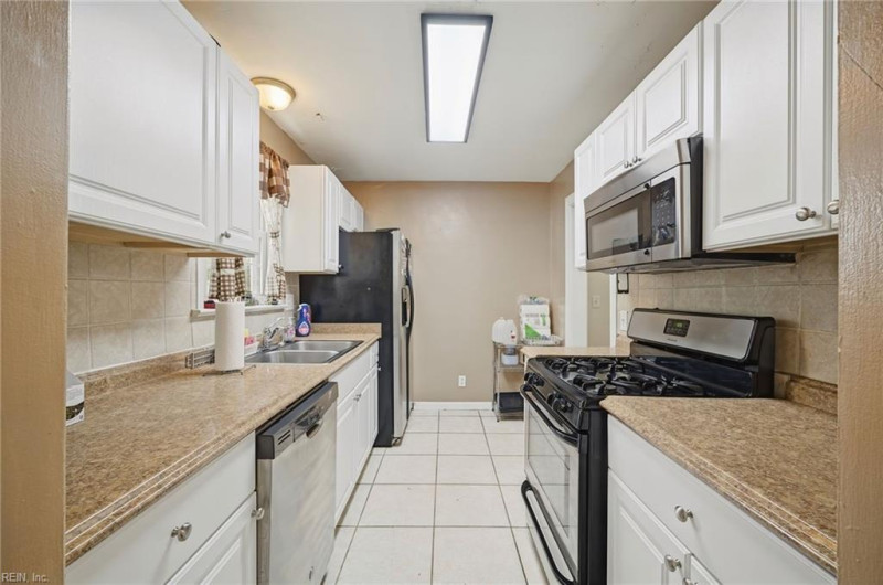 Photo 15 of 46 residential for sale in Chesapeake virginia