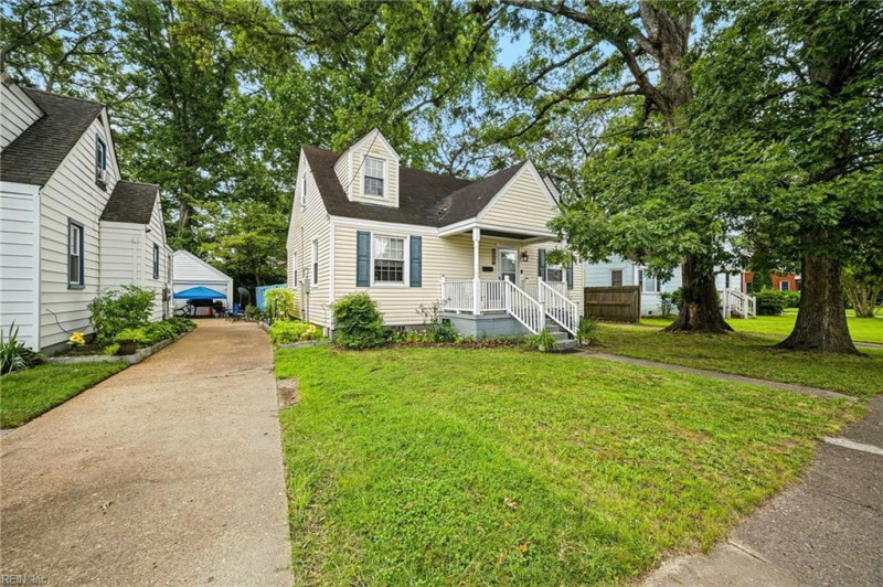 Photo 3 of 46 residential for sale in Chesapeake virginia