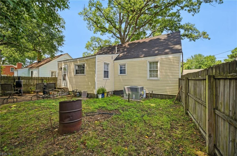 Photo 32 of 46 residential for sale in Chesapeake virginia