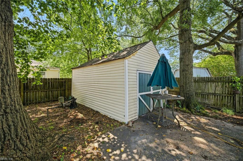 Photo 34 of 46 residential for sale in Chesapeake virginia