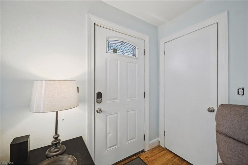 Photo 8 of 46 residential for sale in Chesapeake virginia