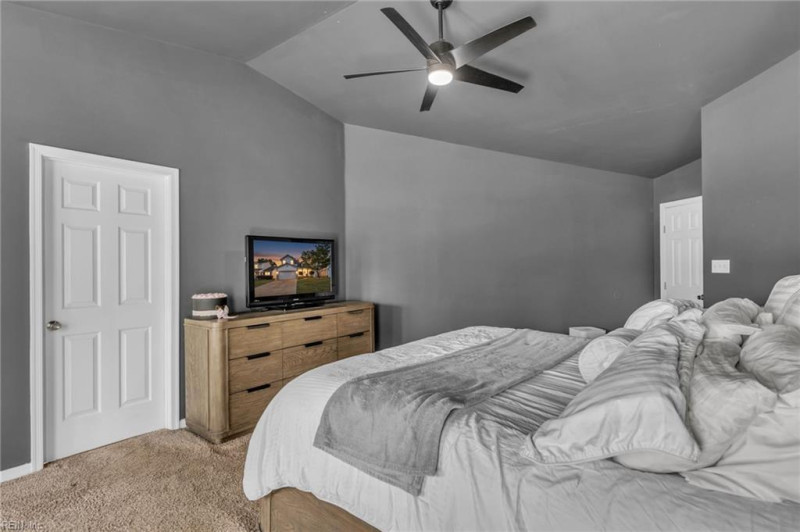 Photo 18 of 44 residential for sale in Chesapeake virginia