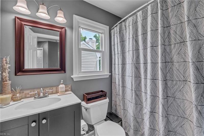 Photo 25 of 44 residential for sale in Chesapeake virginia