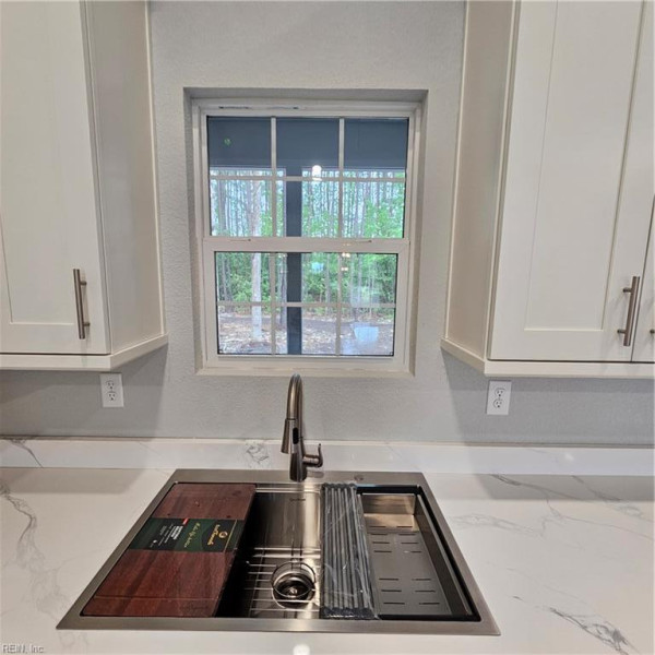 Photo 14 of 34 residential for sale in Suffolk virginia