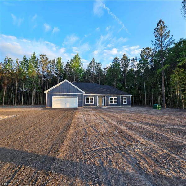 Photo 3 of 34 residential for sale in Suffolk virginia