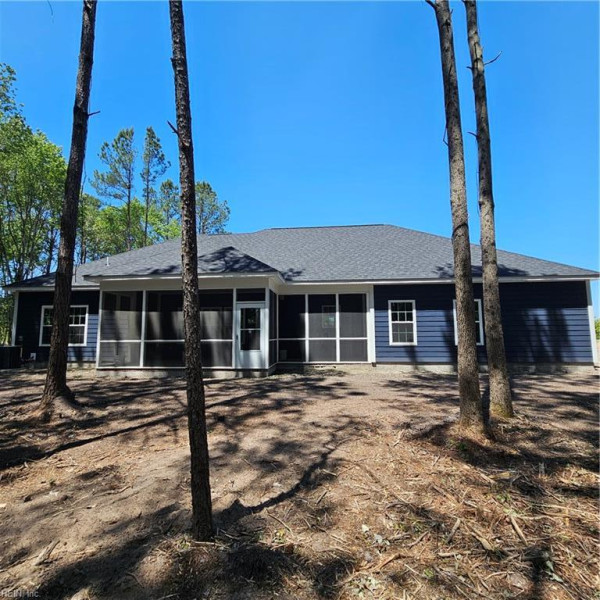 Photo 4 of 34 residential for sale in Suffolk virginia