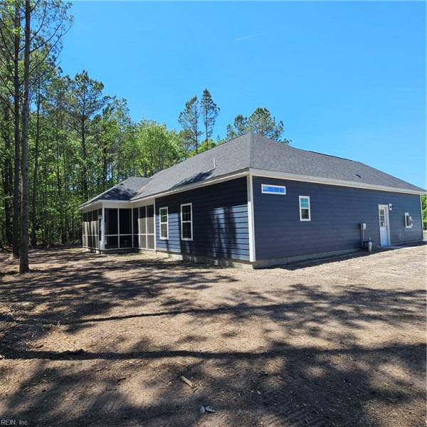 Photo 5 of 34 residential for sale in Suffolk virginia