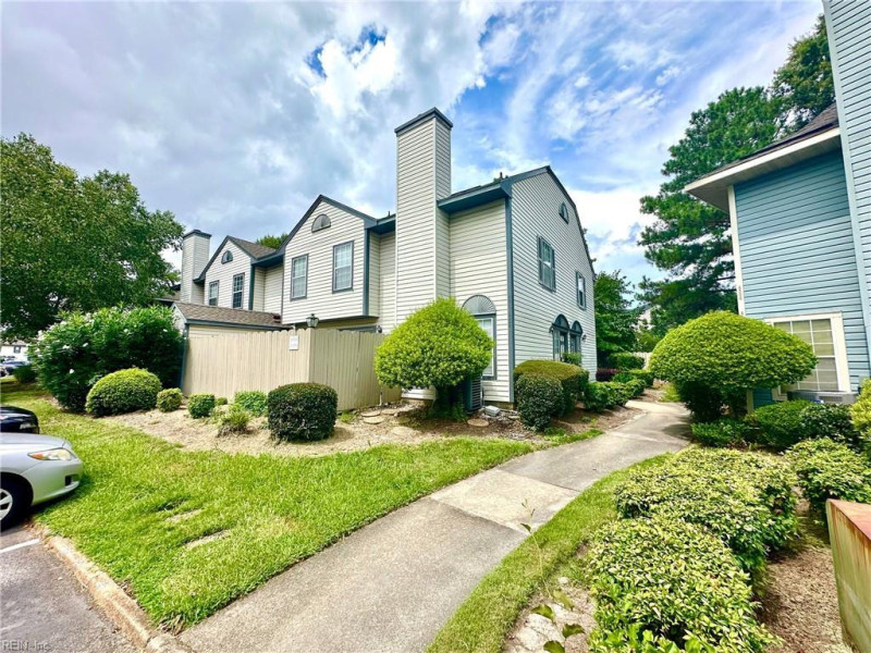 Photo 2 of 27 rental for rent in Virginia Beach virginia