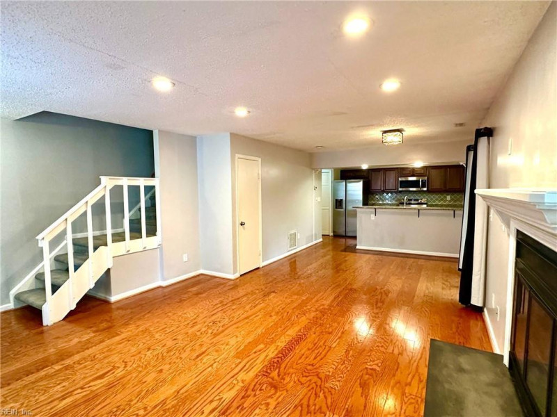 Photo 4 of 27 rental for rent in Virginia Beach virginia