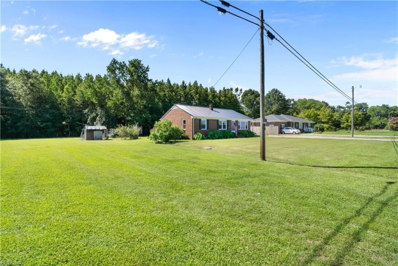Photo 3 of 40 residential for sale in Isle of Wight County virginia