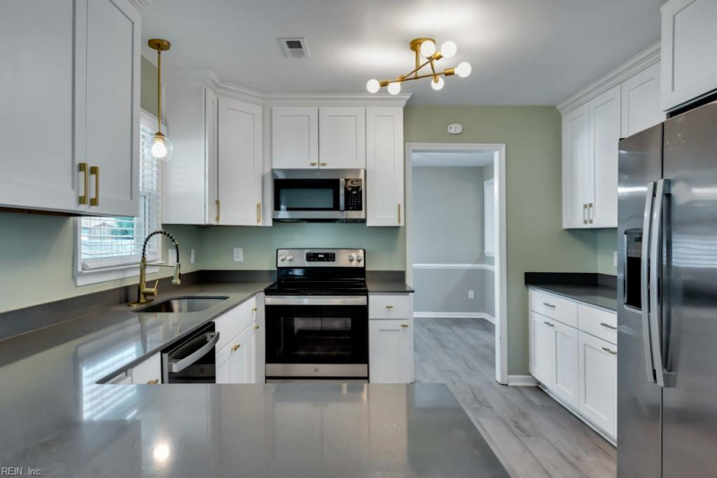 Photo 10 of 32 residential for sale in Chesapeake virginia