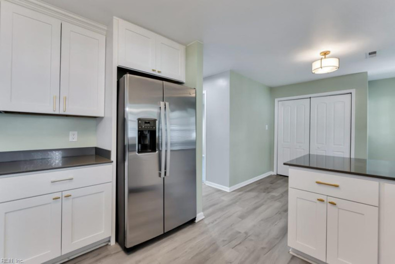 Photo 12 of 32 residential for sale in Chesapeake virginia