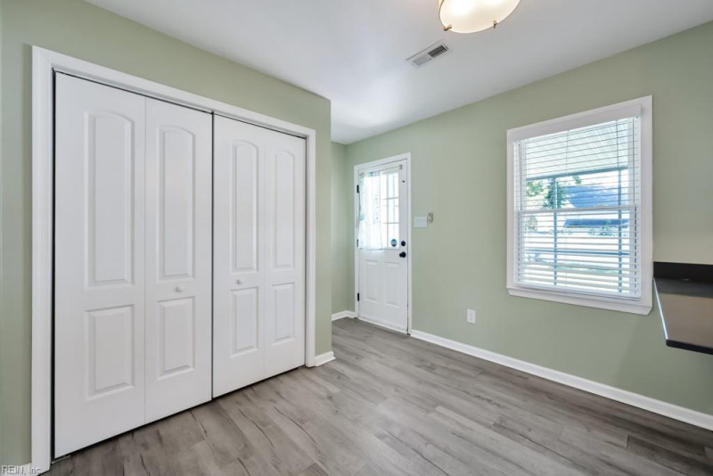 Photo 14 of 32 residential for sale in Chesapeake virginia