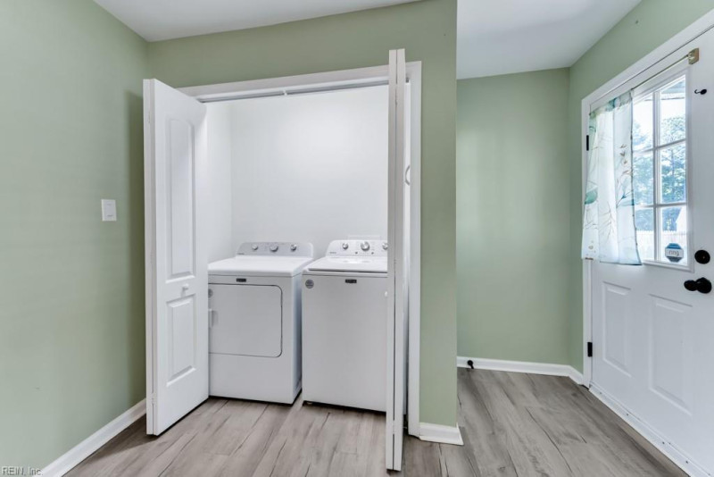 Photo 15 of 32 residential for sale in Chesapeake virginia