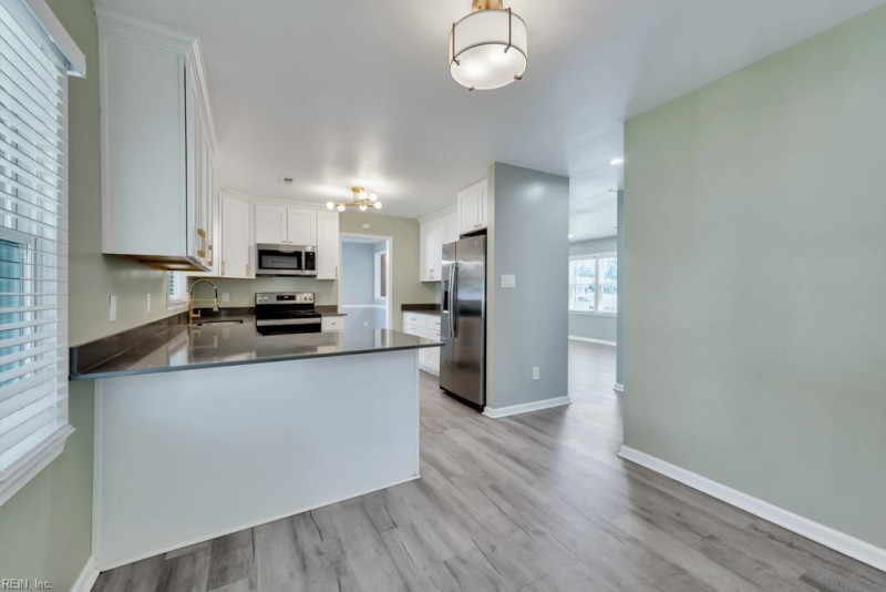 Photo 16 of 32 residential for sale in Chesapeake virginia