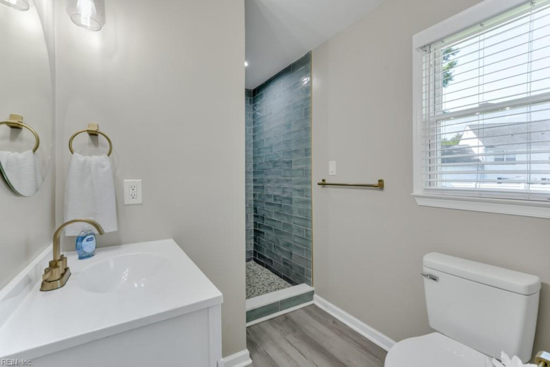 Photo 19 of 32 residential for sale in Chesapeake virginia