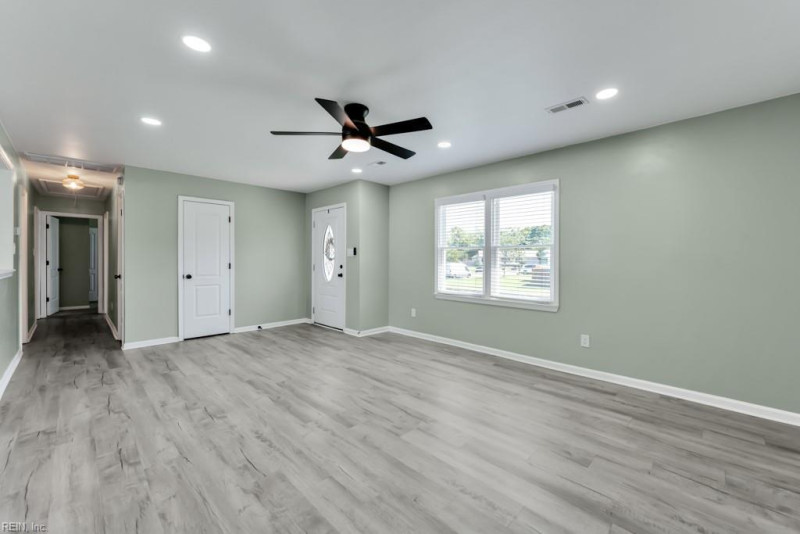 Photo 5 of 32 residential for sale in Chesapeake virginia
