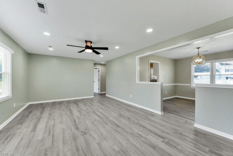 Photo 6 of 32 residential for sale in Chesapeake virginia