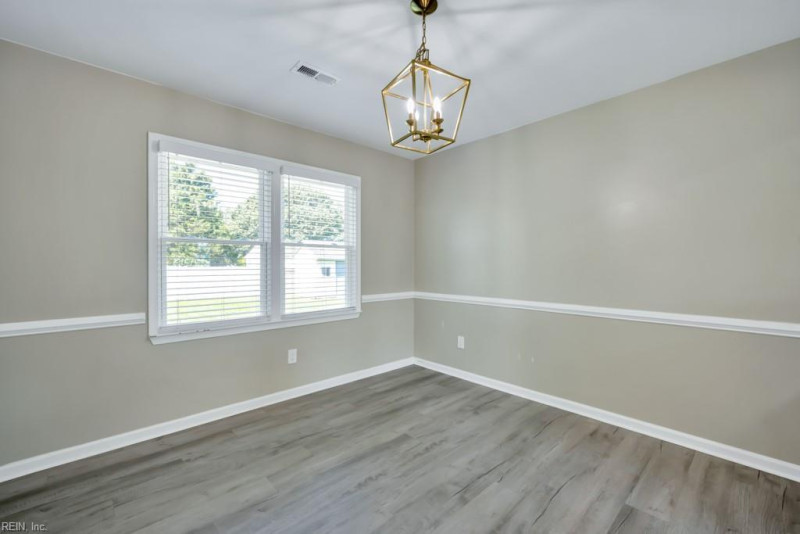 Photo 7 of 32 residential for sale in Chesapeake virginia