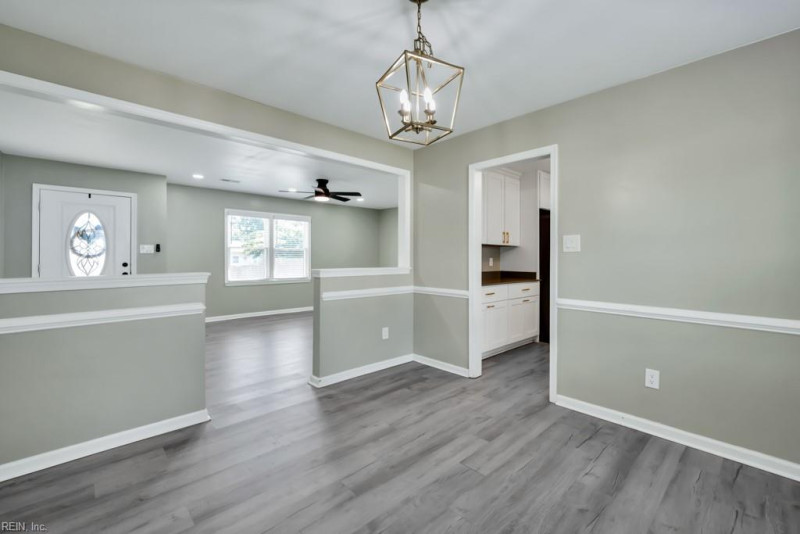 Photo 8 of 32 residential for sale in Chesapeake virginia