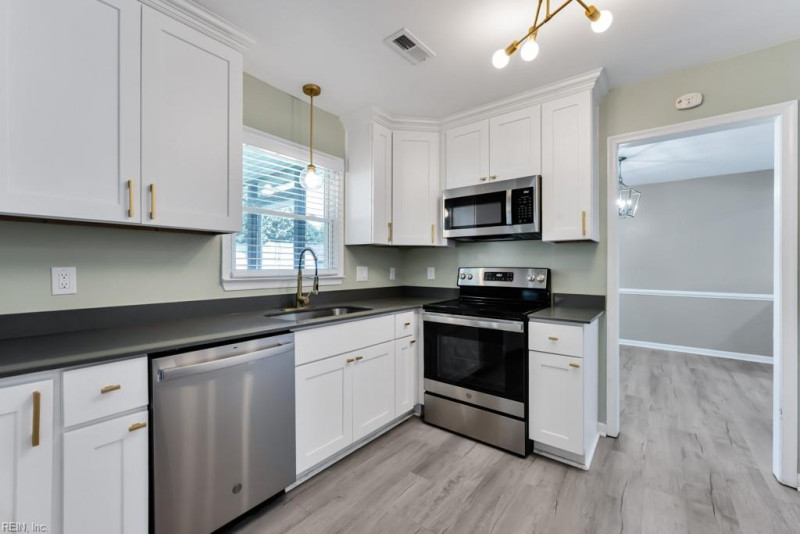 Photo 9 of 32 residential for sale in Chesapeake virginia