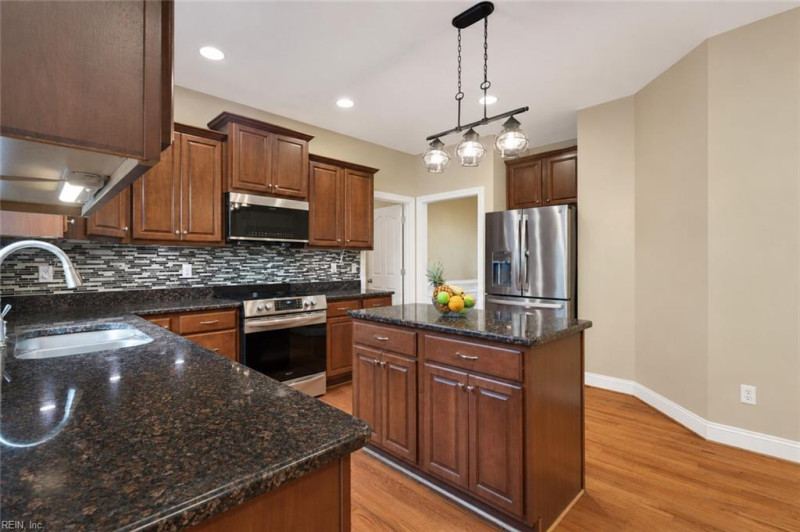 Photo 14 of 29 residential for sale in Chesterfield County virginia