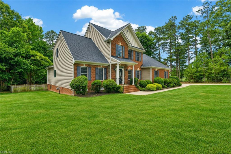 Photo 2 of 29 residential for sale in Chesterfield County virginia