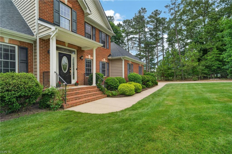 Photo 3 of 29 residential for sale in Chesterfield County virginia