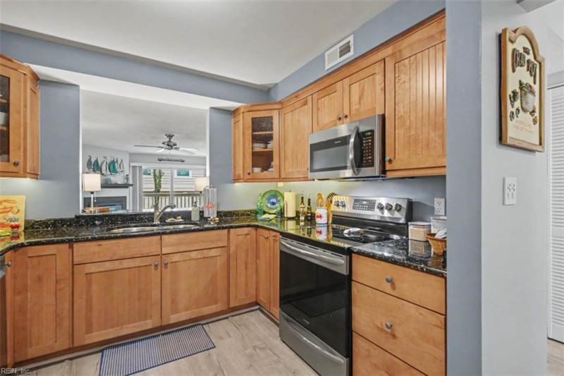 Photo 11 of 33 residential for sale in Virginia Beach virginia