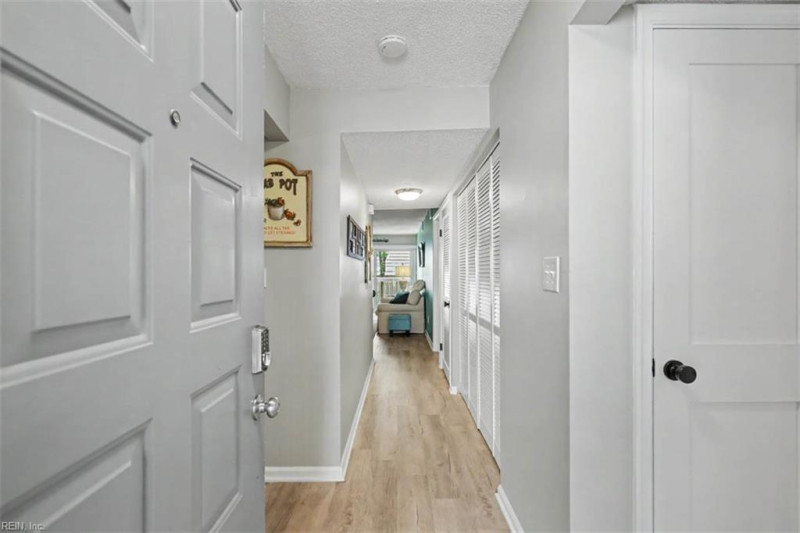 Photo 4 of 33 residential for sale in Virginia Beach virginia