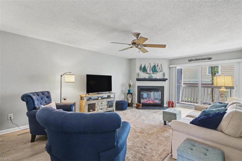 Photo 5 of 33 residential for sale in Virginia Beach virginia