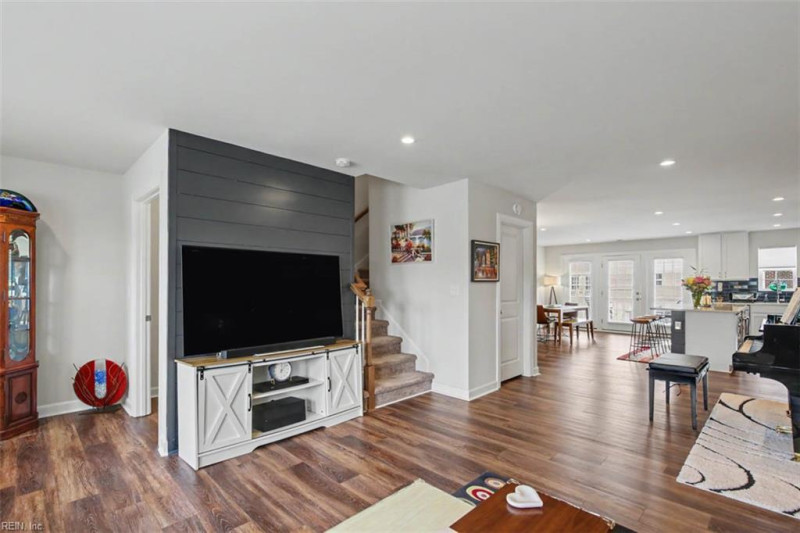 Photo 7 of 35 residential for sale in Virginia Beach virginia