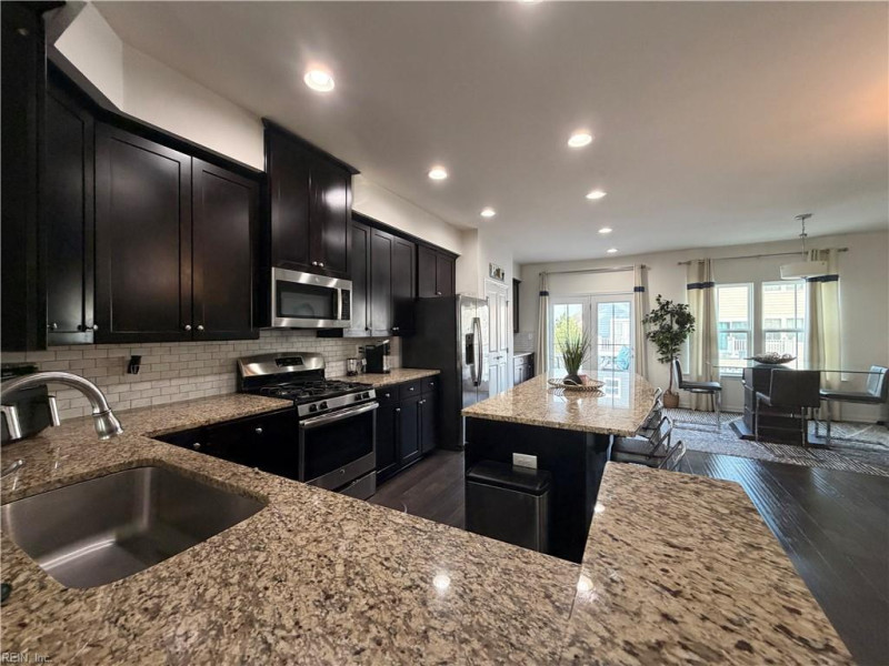 Photo 13 of 29 residential for sale in Chesapeake virginia