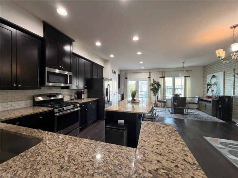 Photo 14 of 29 residential for sale in Chesapeake virginia