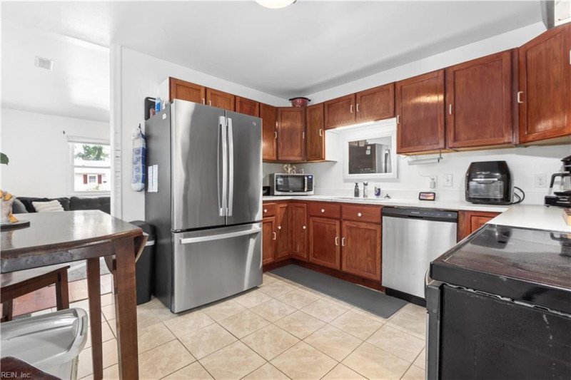 Photo 12 of 26 residential for sale in Hampton virginia