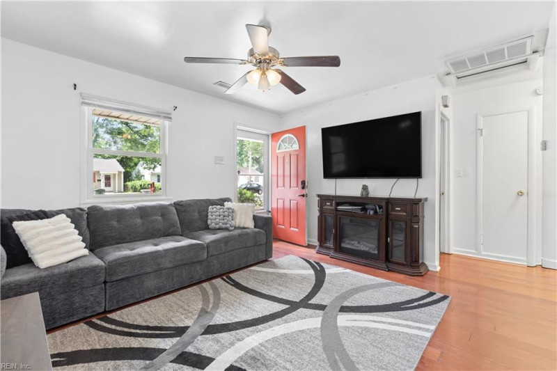 Photo 9 of 26 residential for sale in Hampton virginia