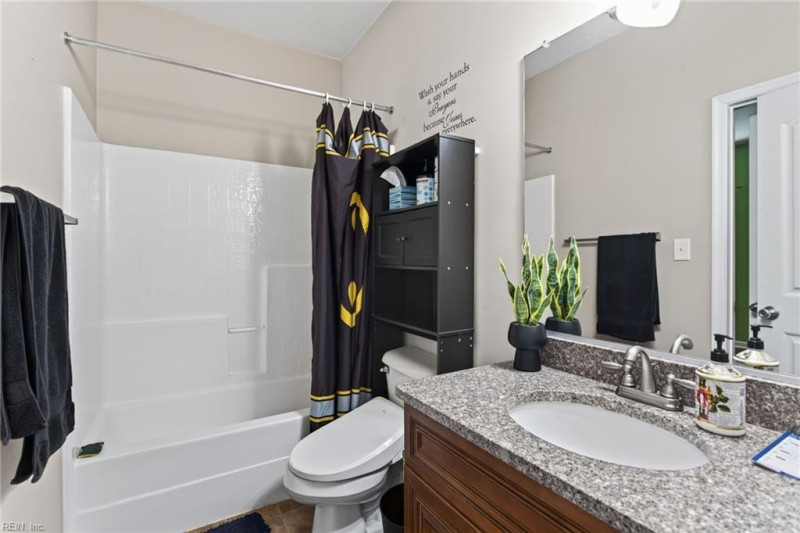Photo 11 of 21 residential for sale in Chesapeake virginia