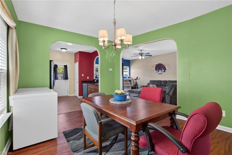 Photo 4 of 21 residential for sale in Chesapeake virginia