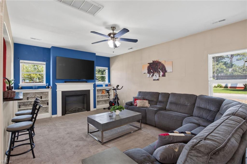 Photo 5 of 21 residential for sale in Chesapeake virginia