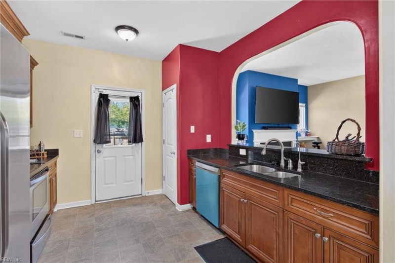 Photo 8 of 21 residential for sale in Chesapeake virginia