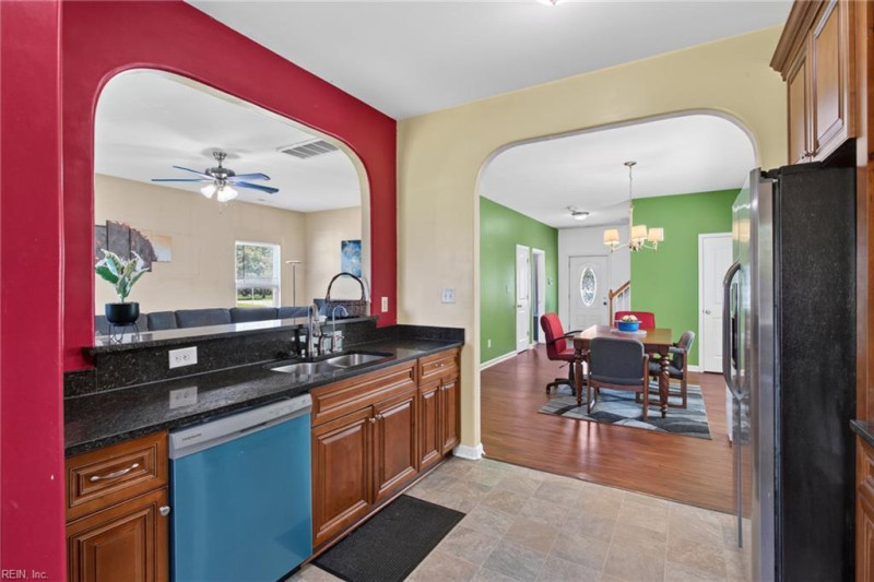 Photo 9 of 21 residential for sale in Chesapeake virginia