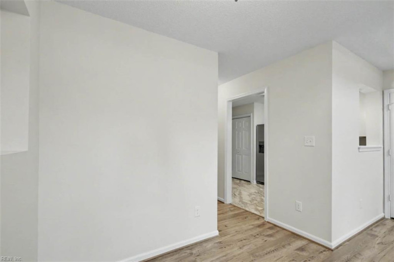 Photo 11 of 34 residential for sale in Hampton virginia