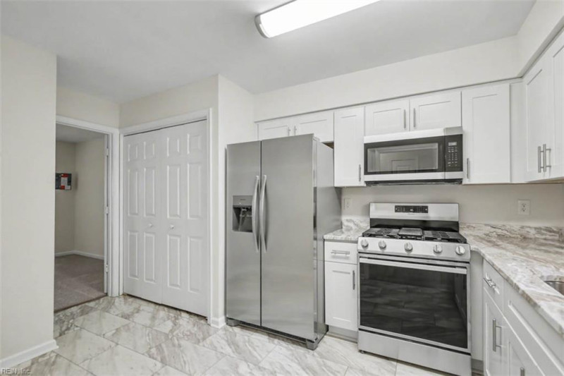 Photo 13 of 34 residential for sale in Hampton virginia