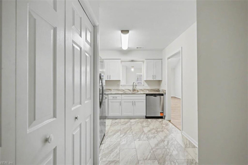 Photo 14 of 34 residential for sale in Hampton virginia