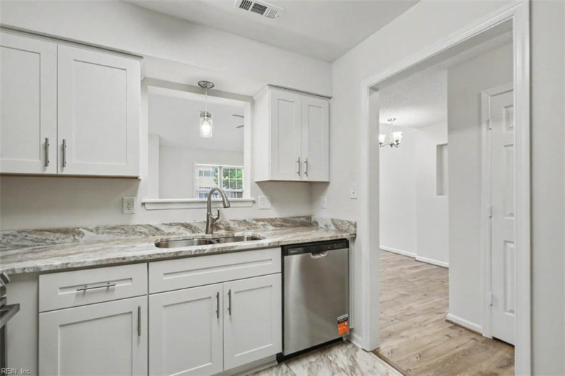 Photo 16 of 34 residential for sale in Hampton virginia