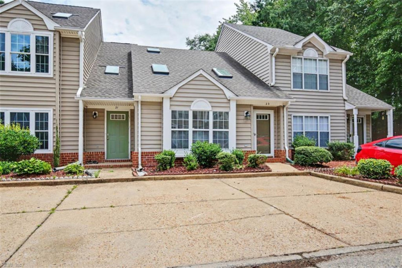 Photo 3 of 34 residential for sale in Hampton virginia